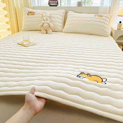 91家纺网 家纺一手货源 找家纺 （总）恋绒家纺 2025新款刺绣款床褥床护垫绣花床垫