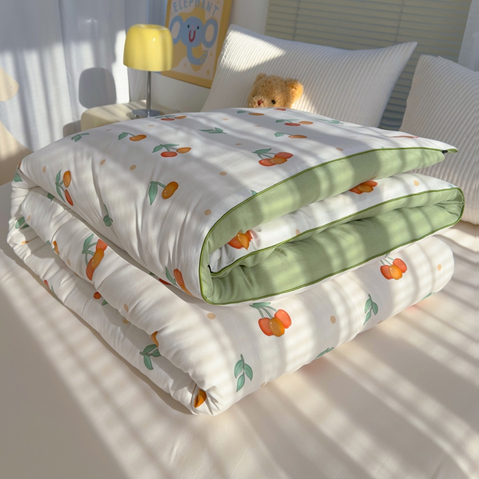 91家纺网 家纺一手货源 找家纺 卡派 2024新款亲肤水洗棉印花春秋被 樱桃