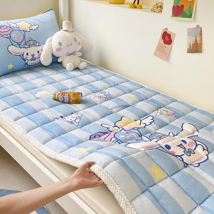 91家纺网 家纺一手货源 找家纺 米帛家纺 2024新款三丽鸥牛奶绒学生软垫 气球玉桂狗