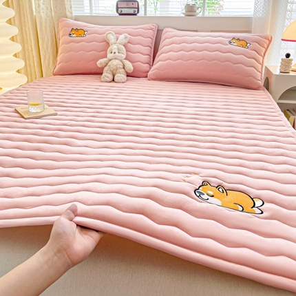 91家纺网 家纺一手货源 找家纺 恋绒家纺 2025新款刺绣款床褥床护垫绣花床垫 柯基KJ-香妃玉