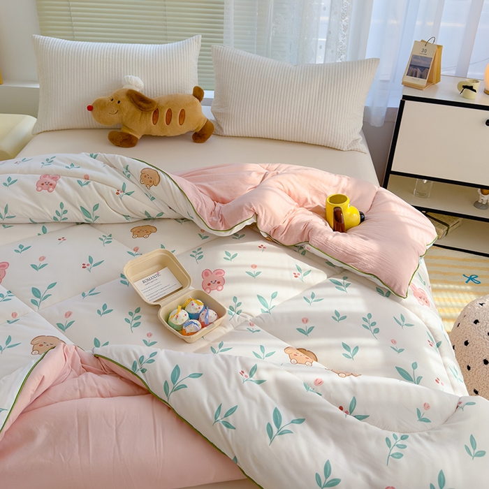 91家纺网 家纺一手货源 找家纺 迪乐妮家居 2024新款亲肤水洗棉印花春秋被 可爱兔