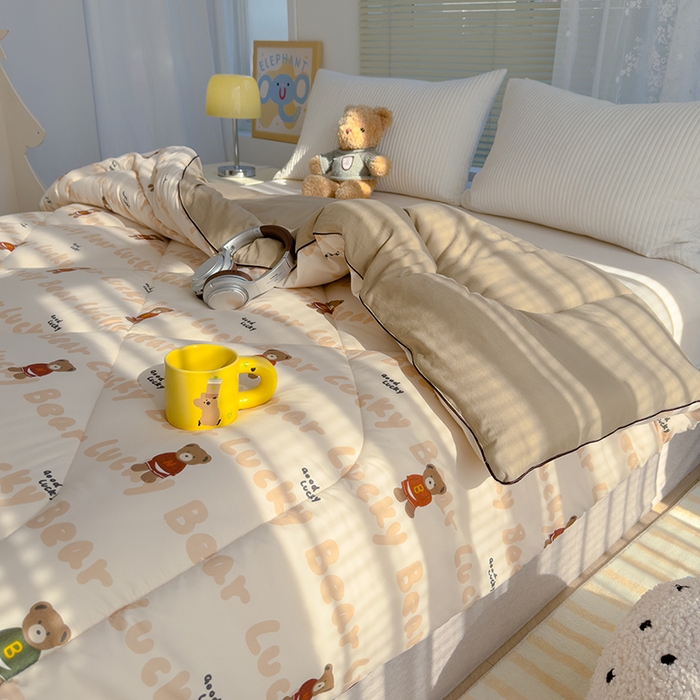 91家纺网 家纺一手货源 找家纺 卡派 2024新款亲肤水洗棉印花春秋被 耍酷熊