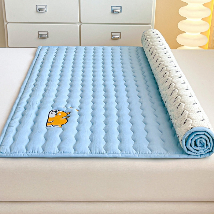 91家纺网 家纺一手货源 找家纺 恋绒家纺 2025新款刺绣款床褥床护垫绣花床垫 柯基KJ-天空蓝