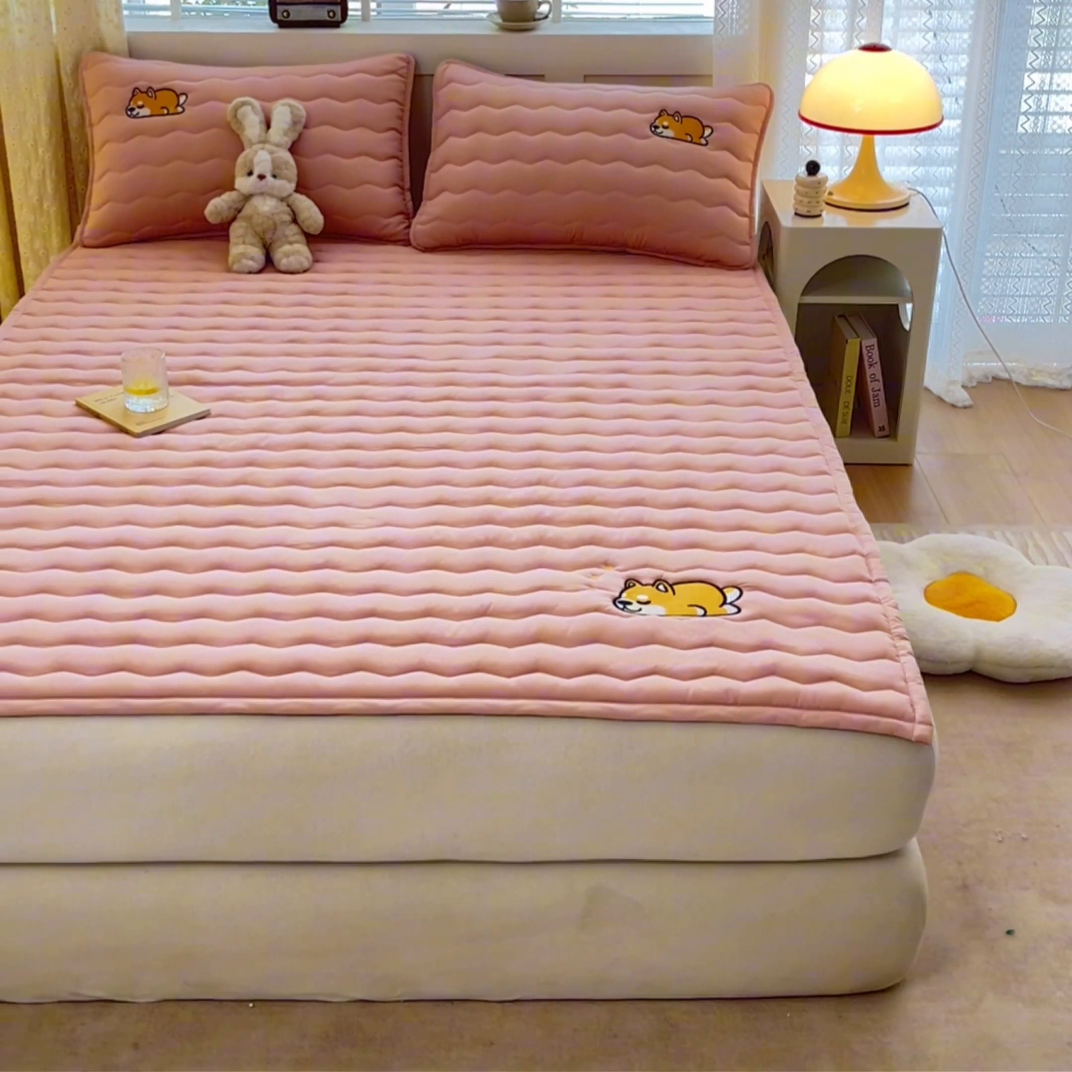 91家纺网 家纺一手货源 找家纺 恋绒家纺 2025新款刺绣款床褥床护垫绣花床垫 柯基KJ-香妃玉