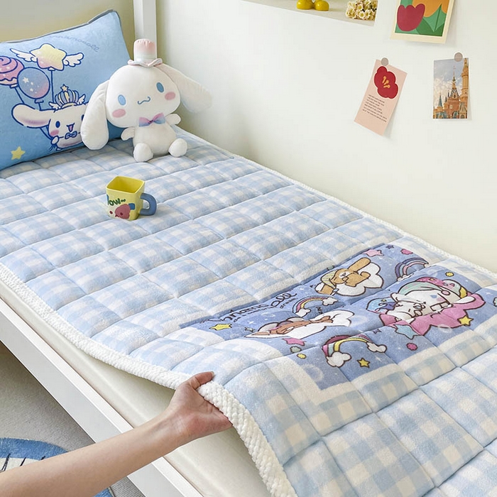 91家纺网 家纺一手货源 找家纺 米帛家纺 2024新款三丽鸥牛奶绒学生软垫 玉桂狗家族