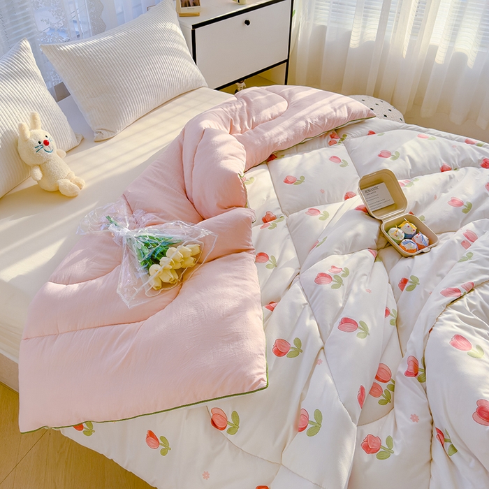 91家纺网 家纺一手货源 找家纺 迪乐妮家居 2024新款亲肤水洗棉印花春秋被 郁金香