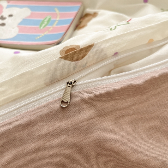 91家纺网 家纺一手货源 找家纺 慕尚家纺 2025新款全棉印花四件套 害羞熊