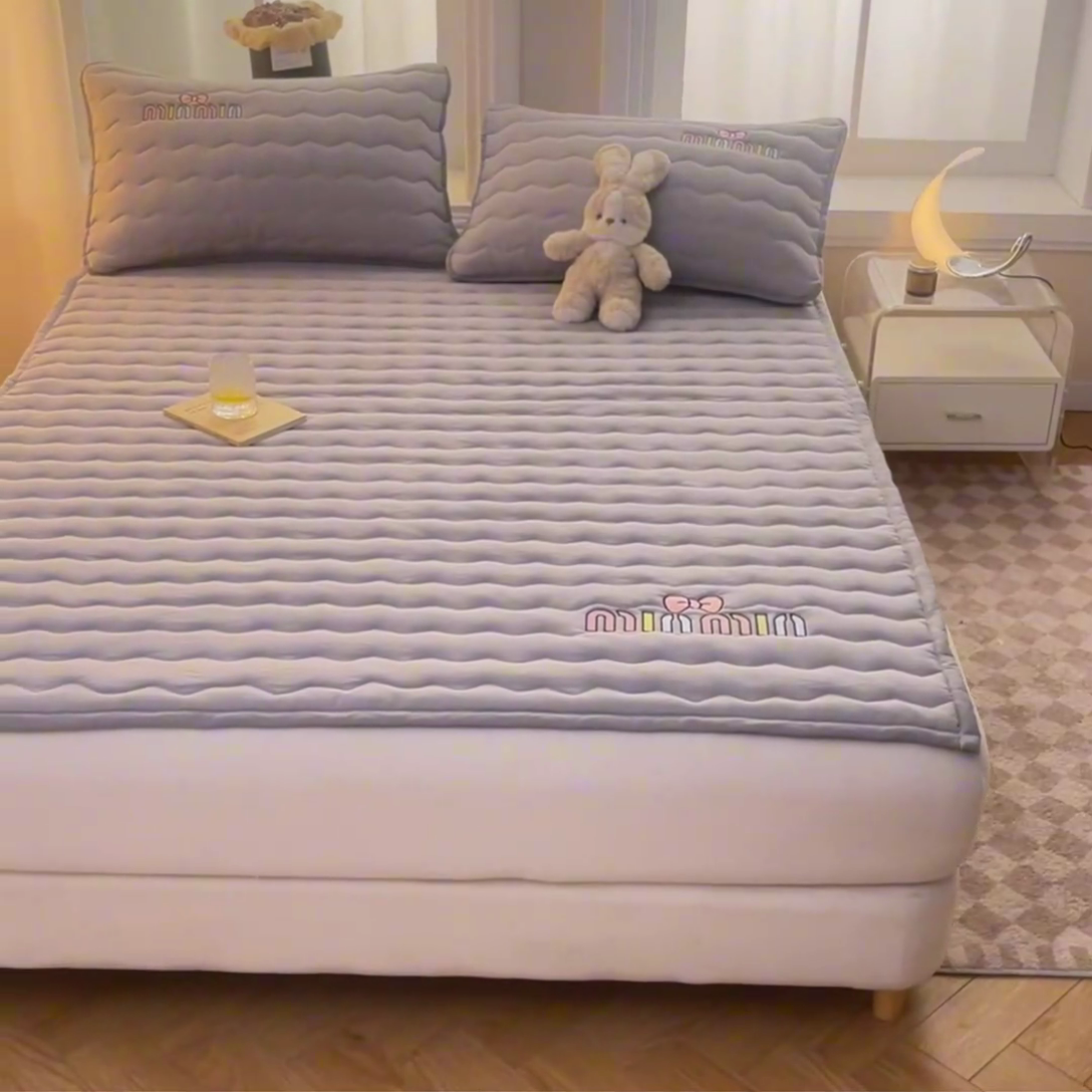 91家纺网 家纺一手货源 找家纺 恋绒家纺 2025新款刺绣款床褥床护垫绣花床垫 mini-奥丁灰