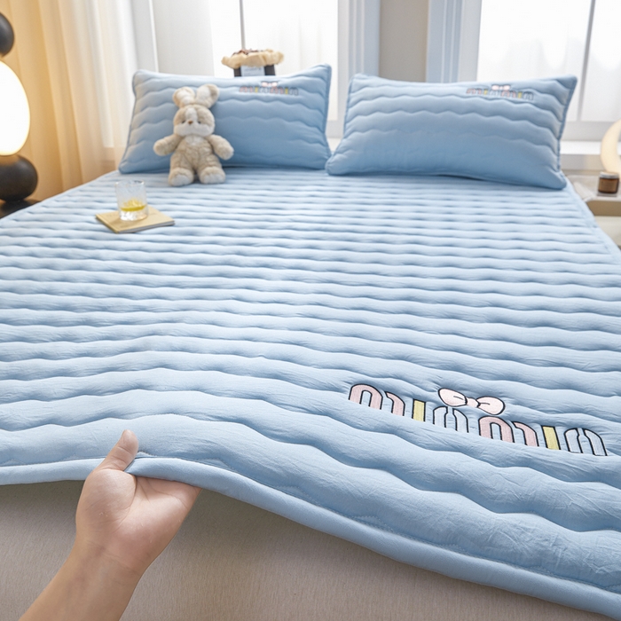 91家纺网 家纺一手货源 找家纺 恋绒家纺 2025新款刺绣款床褥床护垫绣花床垫 mini-天空蓝