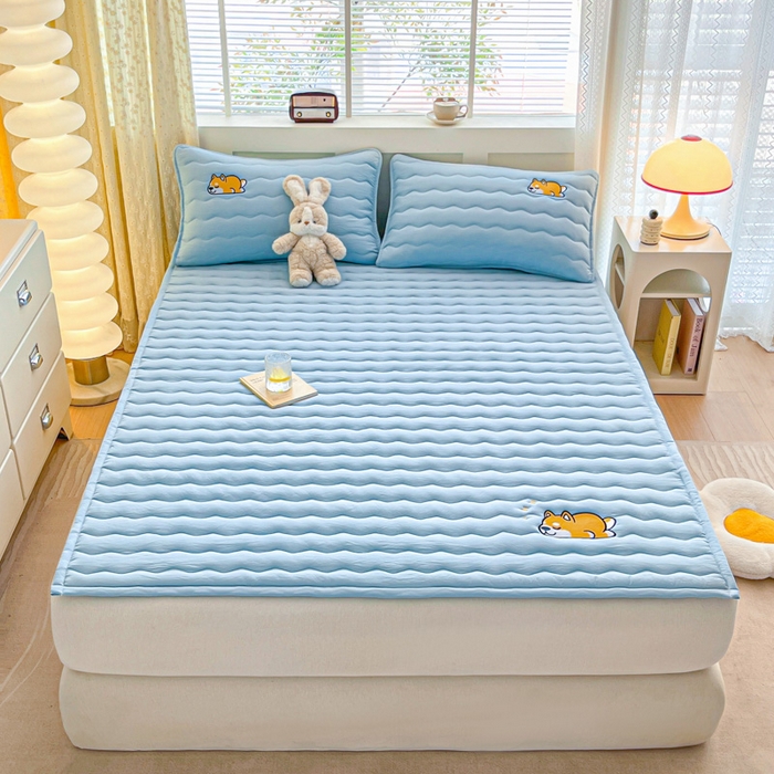 91家纺网 家纺一手货源 找家纺 恋绒家纺 2025新款刺绣款床褥床护垫绣花床垫 柯基KJ-天空蓝