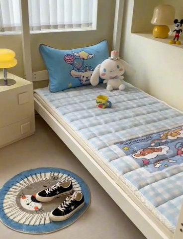 91家纺网 家纺一手货源 找家纺 米帛家纺 2024新款三丽鸥牛奶绒学生软垫 玉桂狗家族