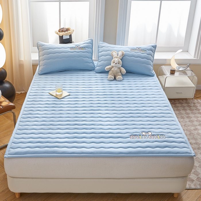 91家纺网 家纺一手货源 找家纺 恋绒家纺 2025新款刺绣款床褥床护垫绣花床垫 mini-天空蓝