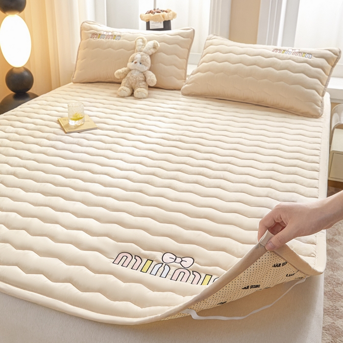 91家纺网 家纺一手货源 找家纺 恋绒家纺 2025新款刺绣款床褥床护垫绣花床垫 mini-奶油杏