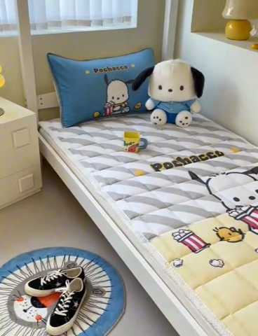 91家纺网 家纺一手货源 找家纺 米帛家纺 2024新款三丽鸥牛奶绒学生软垫 爆米花帕恰狗