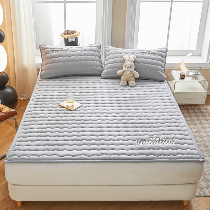 91家纺网 家纺一手货源 找家纺 恋绒家纺 2025新款刺绣款床褥床护垫绣花床垫 mini-奥丁灰