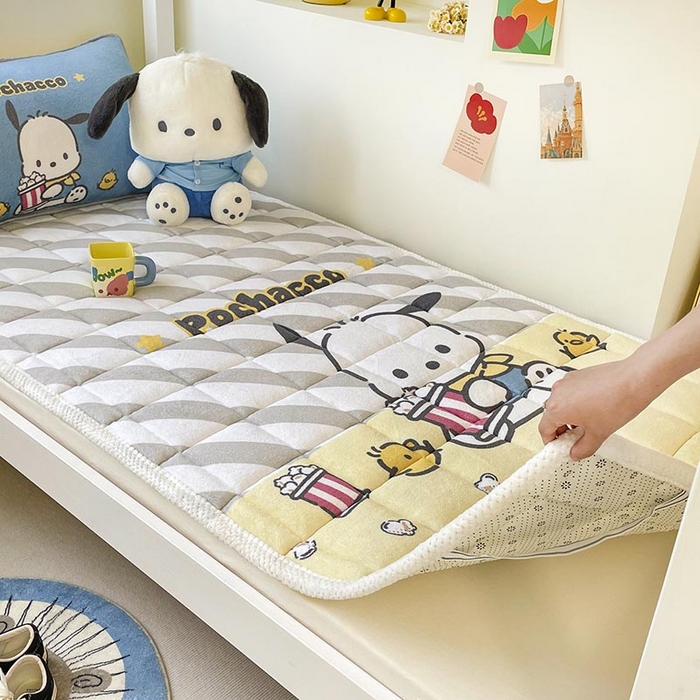 91家纺网 家纺一手货源 找家纺 米帛家纺 2024新款三丽鸥牛奶绒学生软垫 爆米花帕恰狗