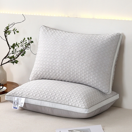 91家纺网 家纺一手货源 找家纺 轩琪家纺 2025新款全棉三拼枕枕头枕芯 (总) 轩琪家纺 2025希尔顿枕芯希尔顿枕头新款羽丝绒五星级酒店枕头枕芯，扭花枕芯，跑量枕芯、高护颈不塌陷、扭花面包枕芯学生枕芯、助睡眠