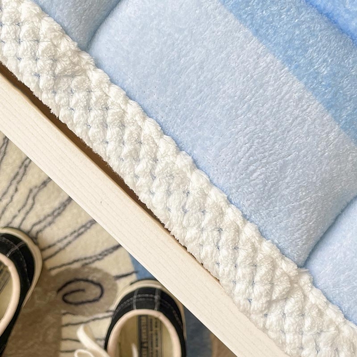 91家纺网 家纺一手货源 找家纺 米帛家纺 2024新款三丽鸥牛奶绒学生软垫 气球玉桂狗