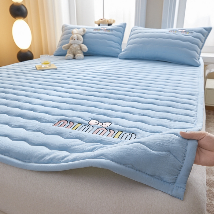 91家纺网 家纺一手货源 找家纺 恋绒家纺 2025新款刺绣款床褥床护垫绣花床垫 mini-天空蓝