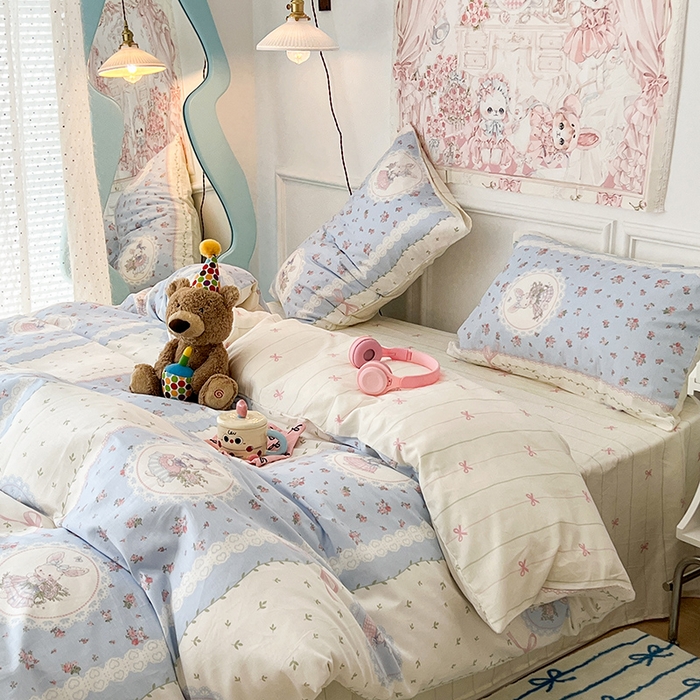 91家纺网 家纺一手货源 找家纺 2024新款13070跑量款全棉四件套--洛丽塔系列 甜美蓝色小兔