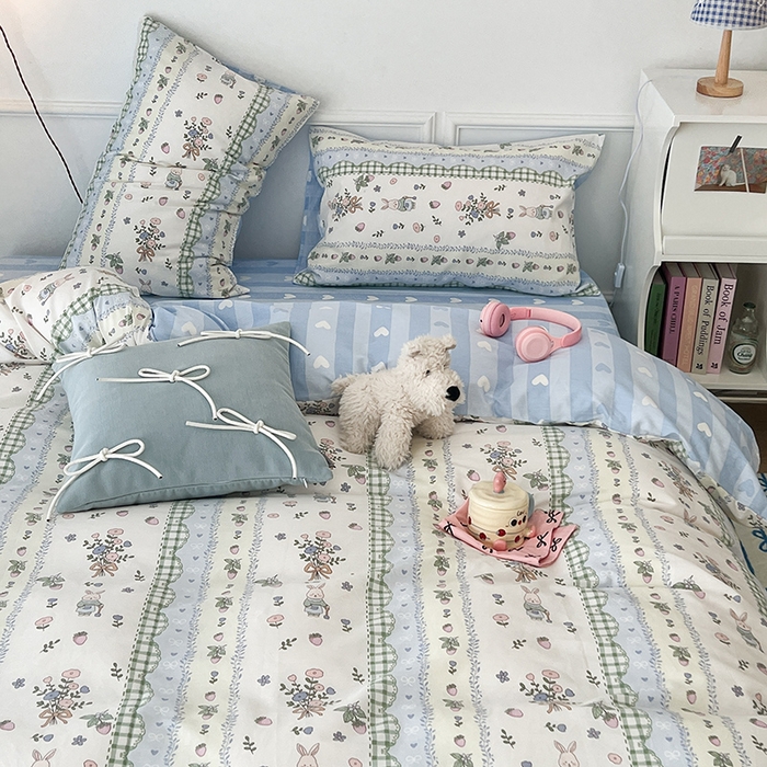 91家纺网 家纺一手货源 找家纺 2024新款13070跑量款全棉四件套--小清新系列 兔兔的草莓园