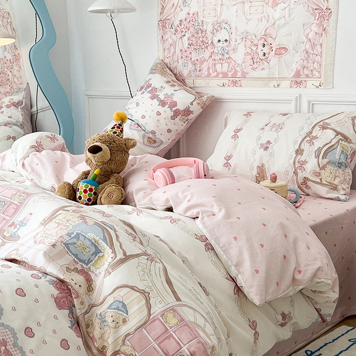 91家纺网 家纺一手货源 找家纺 2024新款13070跑量款全棉四件套--洛丽塔系列 爱心萝莉熊