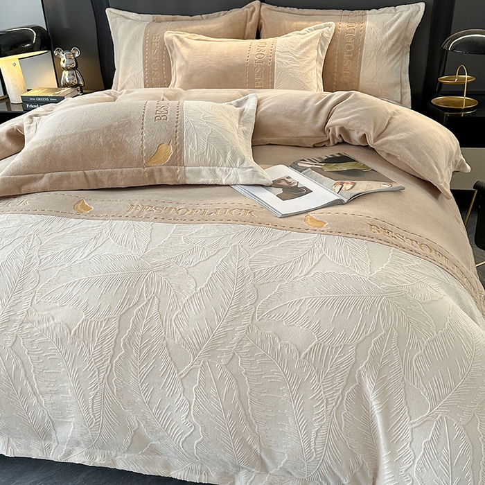 91家纺网 家纺一手货源 找家纺 莱凯家纺 2025新款牛奶绒雕花刺绣四件套-叶屿 叶屿-咖