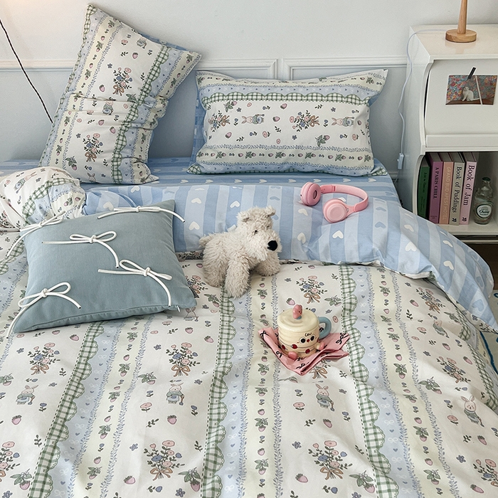 91家纺网 家纺一手货源 找家纺 2024新款13070跑量款全棉四件套--小清新系列 兔兔的草莓园