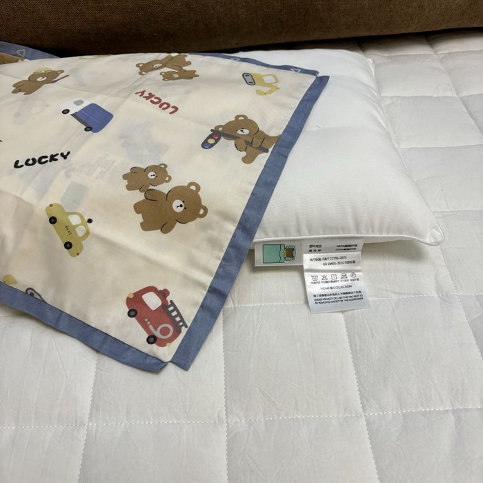 91家纺网 家纺一手货源 找家纺 良佐生活 2024新款A类133x72铂金全棉枕套枕头枕芯七彩童年系列 枕套+枕芯 熊熊旅行记