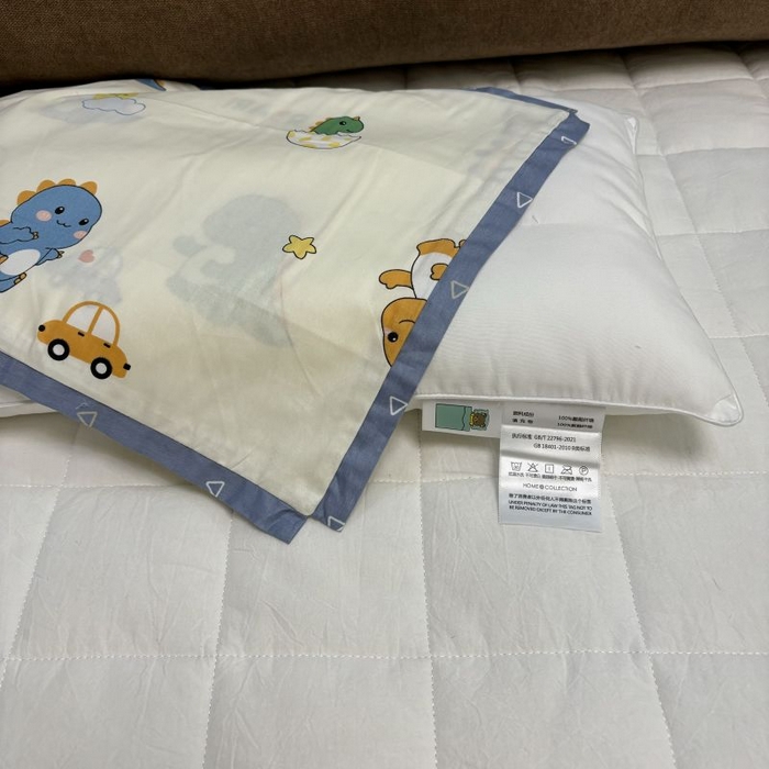 91家纺网 家纺一手货源 找家纺 良佐生活 2024新款A类133x72铂金全棉枕套枕头枕芯七彩童年系列 枕套+枕芯 小胖龙