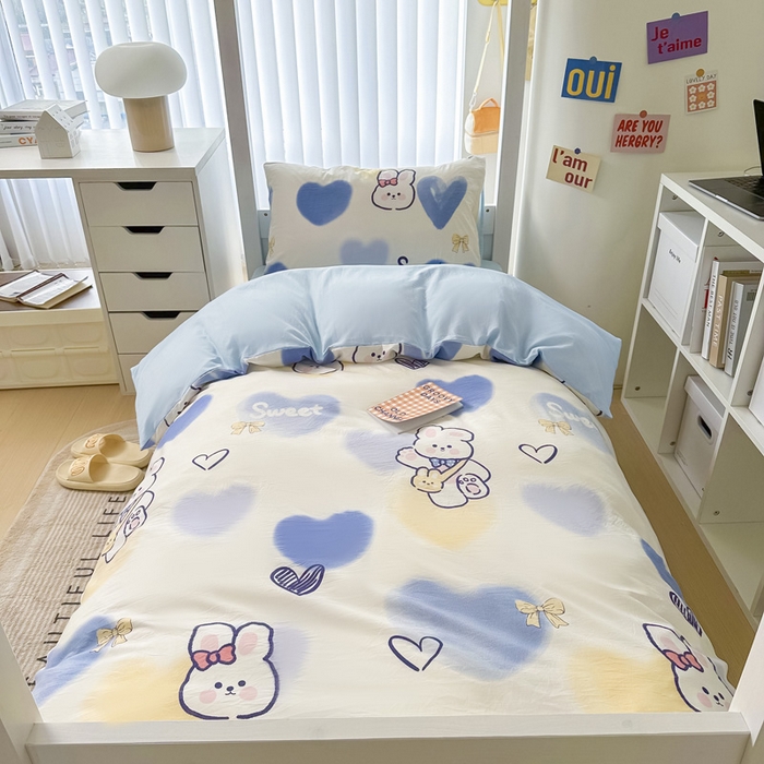 91家纺网 家纺一手货源 找家纺 2024新款水洗棉小清新印花学生三件套（床笠床套款） 爱心熊
