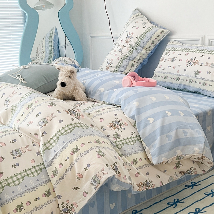 91家纺网 家纺一手货源 找家纺 2024新款13070跑量款全棉四件套--小清新系列 兔兔的草莓园