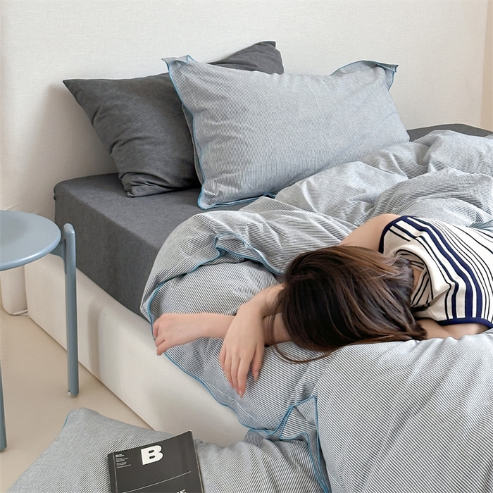 91家纺网 家纺一手货源 找家纺 梦享生活家居 2024新款密拷边水洗棉细条纹四件套 密拷边灰细条