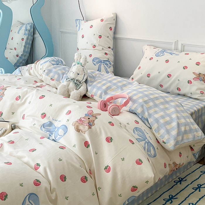 91家纺网 家纺一手货源 找家纺 2024新款13070跑量款全棉四件套--卡通系列 蝴蝶结草莓兔