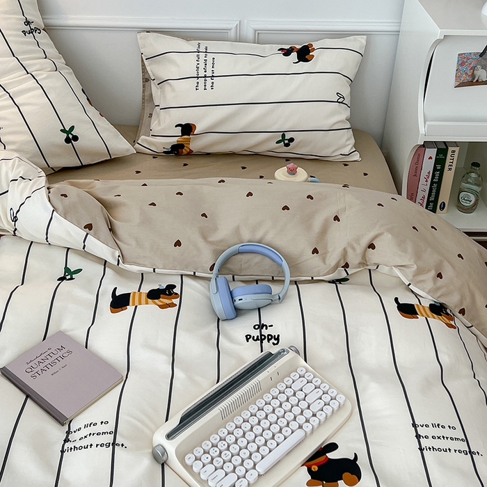 91家纺网 家纺一手货源 找家纺 2024新款13070跑量款全棉四件套--卡通系列 线条小黑狗