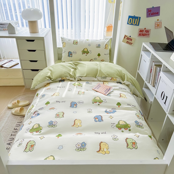 91家纺网 家纺一手货源 找家纺 2024新款水洗棉小清新印花学生三件套（床笠床套款） 恐龙乐园