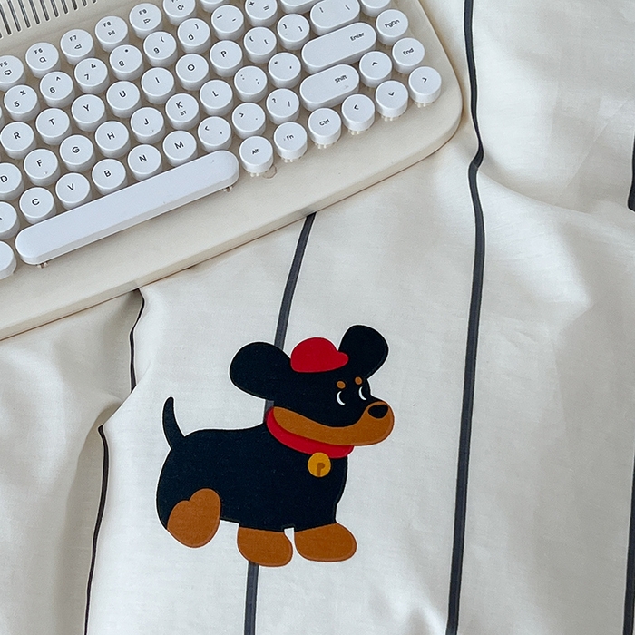 91家纺网 家纺一手货源 找家纺 2024新款13070跑量款全棉四件套--卡通系列 线条小黑狗