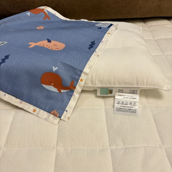 91家纺网 家纺一手货源 找家纺 良佐生活 2024新款A类133x72铂金全棉枕套枕头枕芯七彩童年系列 枕套+枕芯 小鲸鱼