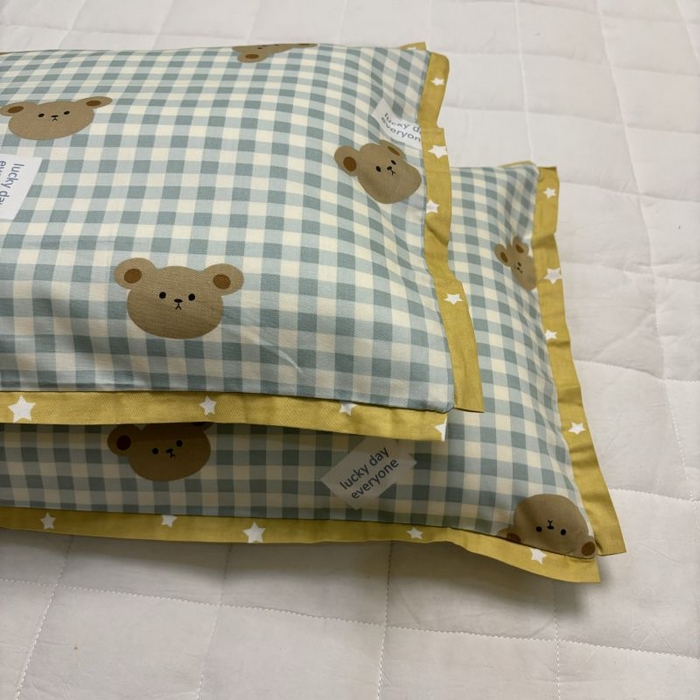 91家纺网 家纺一手货源 找家纺 良佐生活 2024新款A类133x72铂金全棉枕套枕头枕芯七彩童年系列 枕套+枕芯 小熊贝拉