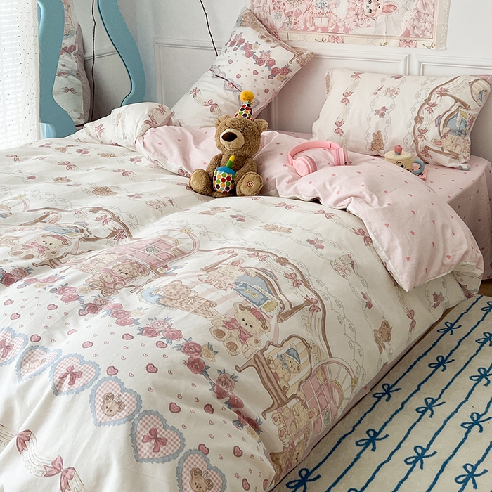 91家纺网 家纺一手货源 找家纺 2024新款13070跑量款全棉四件套--洛丽塔系列 爱心萝莉熊