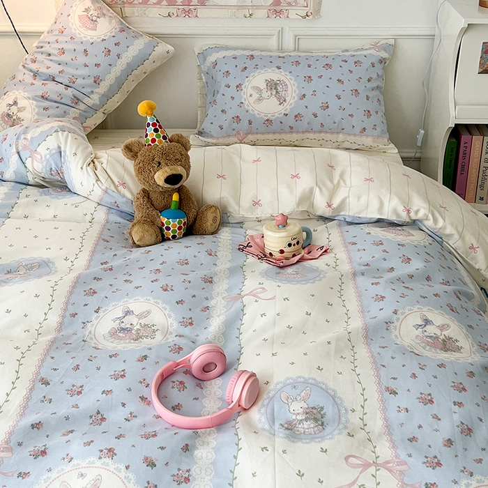 91家纺网 家纺一手货源 找家纺 2024新款13070跑量款全棉四件套--洛丽塔系列 甜美蓝色小兔