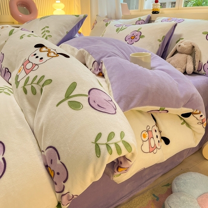 91家纺网 家纺一手货源 找家纺 （总）摩妮卡 2025新款小清新牛奶绒印花四件套床单款床笠单被套场景2