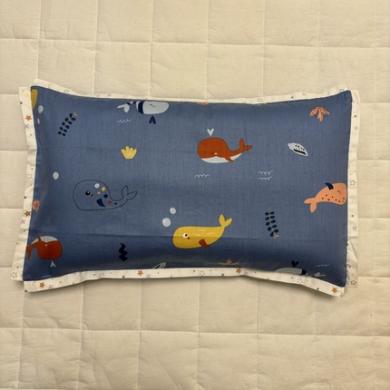 良佐生活 2024新款A类133x72铂金全棉枕套枕头枕芯七彩童年系列 枕套+枕芯 小鲸鱼