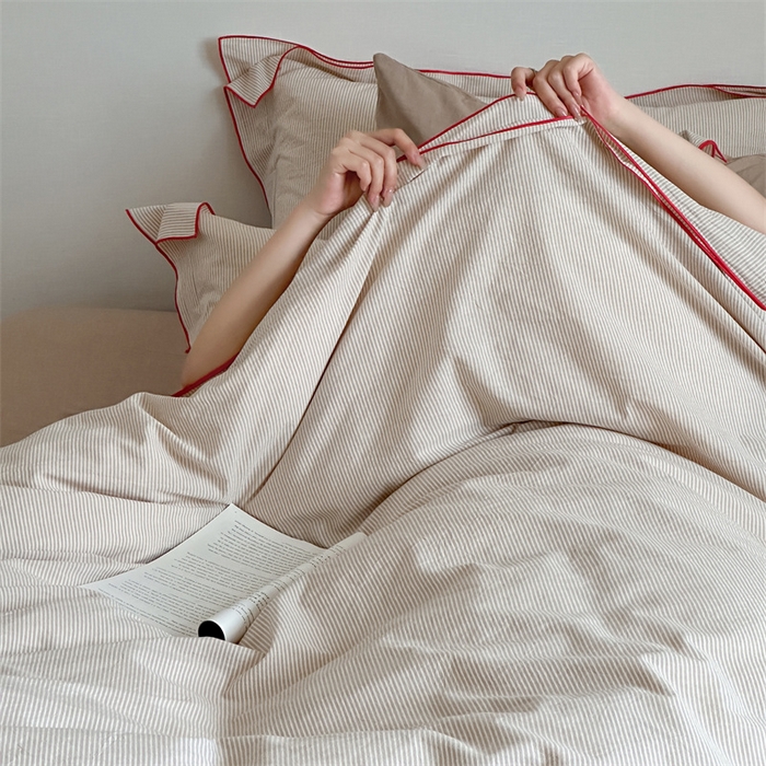 91家纺网 家纺一手货源 找家纺 梦享生活家居 2024新款密拷边水洗棉细条纹四件套 密拷边米细条