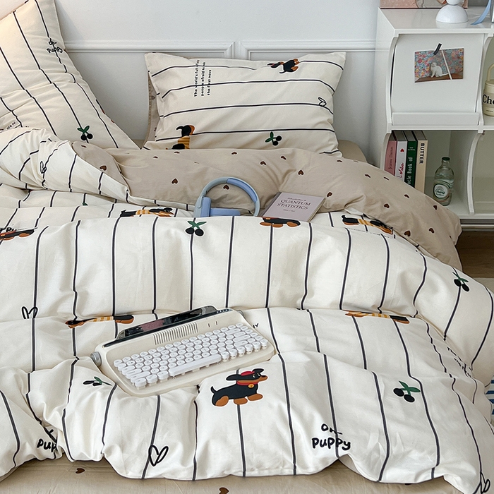 91家纺网 家纺一手货源 找家纺 2024新款13070跑量款全棉四件套--卡通系列 线条小黑狗