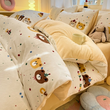 91家纺网 家纺一手货源 找家纺 （总）摩妮卡 2025新款小清新牛奶绒印花四件套床单款床笠单被套场景2