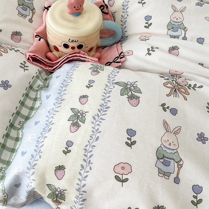 91家纺网 家纺一手货源 找家纺 2024新款13070跑量款全棉四件套--小清新系列 兔兔的草莓园