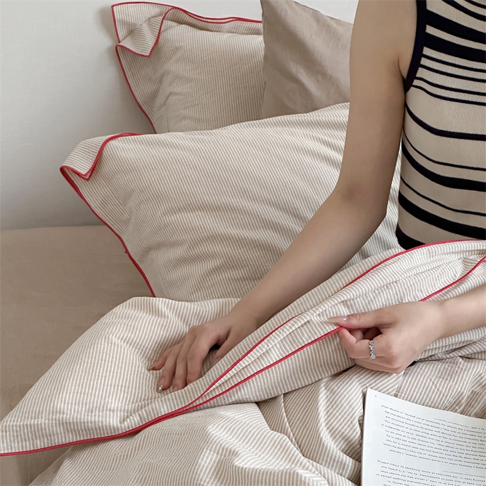 91家纺网 家纺一手货源 找家纺 梦享生活家居 2024新款密拷边水洗棉细条纹四件套 密拷边米细条