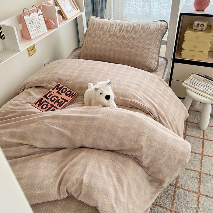 91家纺网 家纺一手货源 找家纺 沐纯家居 2024新款开学季（A类全棉水洗棉，棉加绒）床盖三件套  田园灰