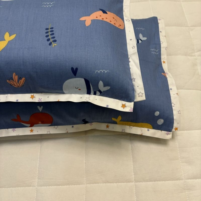 91家纺网 家纺一手货源 找家纺 良佐生活 2024新款A类133x72铂金全棉枕套枕头枕芯七彩童年系列 枕套+枕芯 小鲸鱼